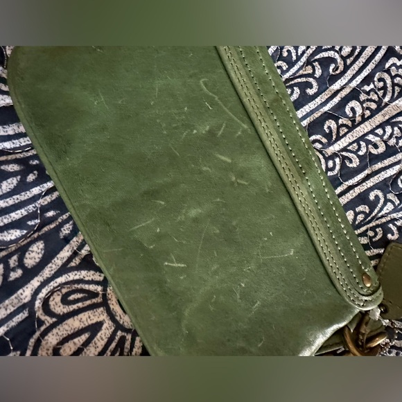 Vintage coach army green color wristlet. - Picture 2 of 13